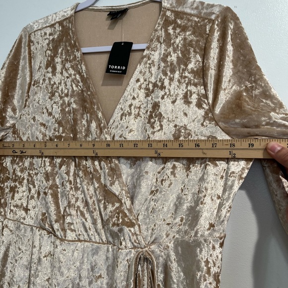 Torrid Gold Crushed Velvet Dress Sz. 1 (14/16) NWT - Picture 8 of 12